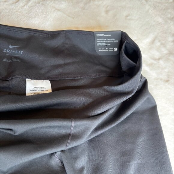 Nike One Women's Mid-Rise Dri-Fit Performance Capri Training Pants/Leggings NWT - Picture 11 of 16